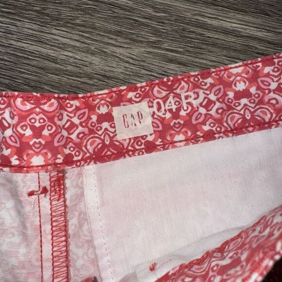 Gap Red Deco Tile Print Khaki Shorts - Picture 5 of 7